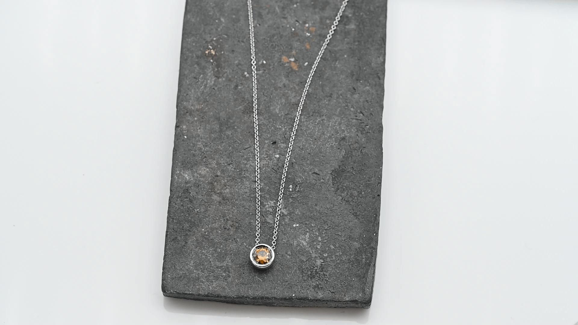 תליון זהב ויהלומים מספר 11016