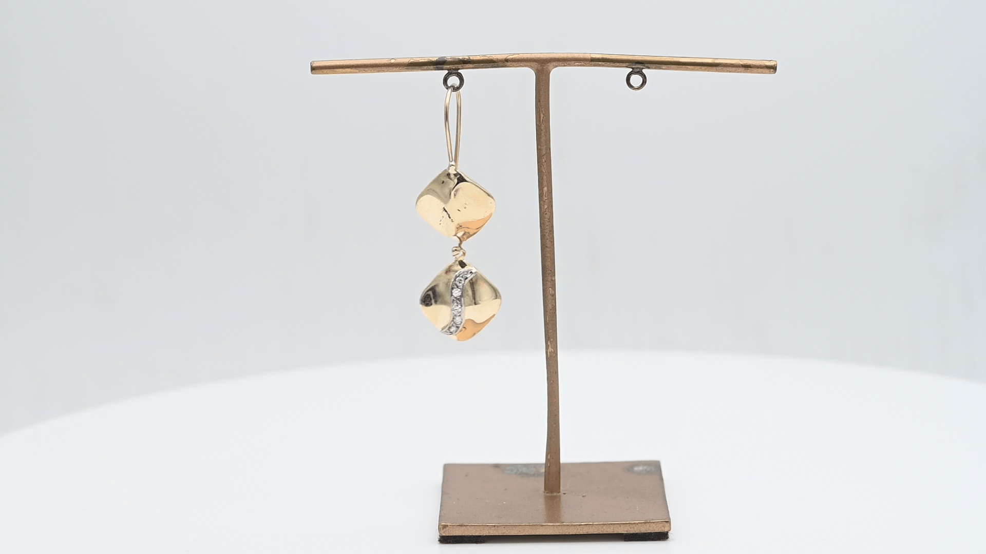 עגיל וינטאג בודד תלוי משובץ יהלומים, זהב 14K - מק"ט 12721