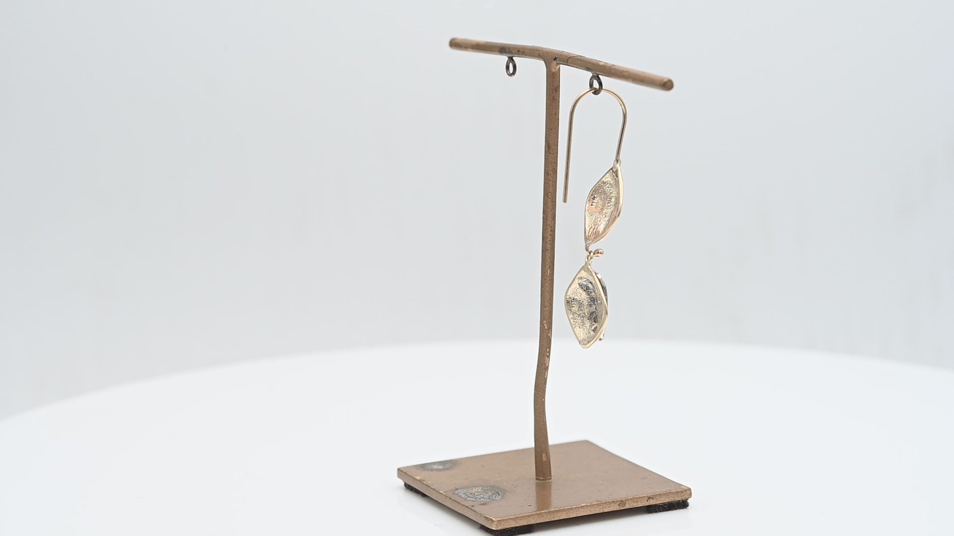 עגיל וינטאג בודד תלוי משובץ יהלומים, זהב 14K - מק"ט 12721