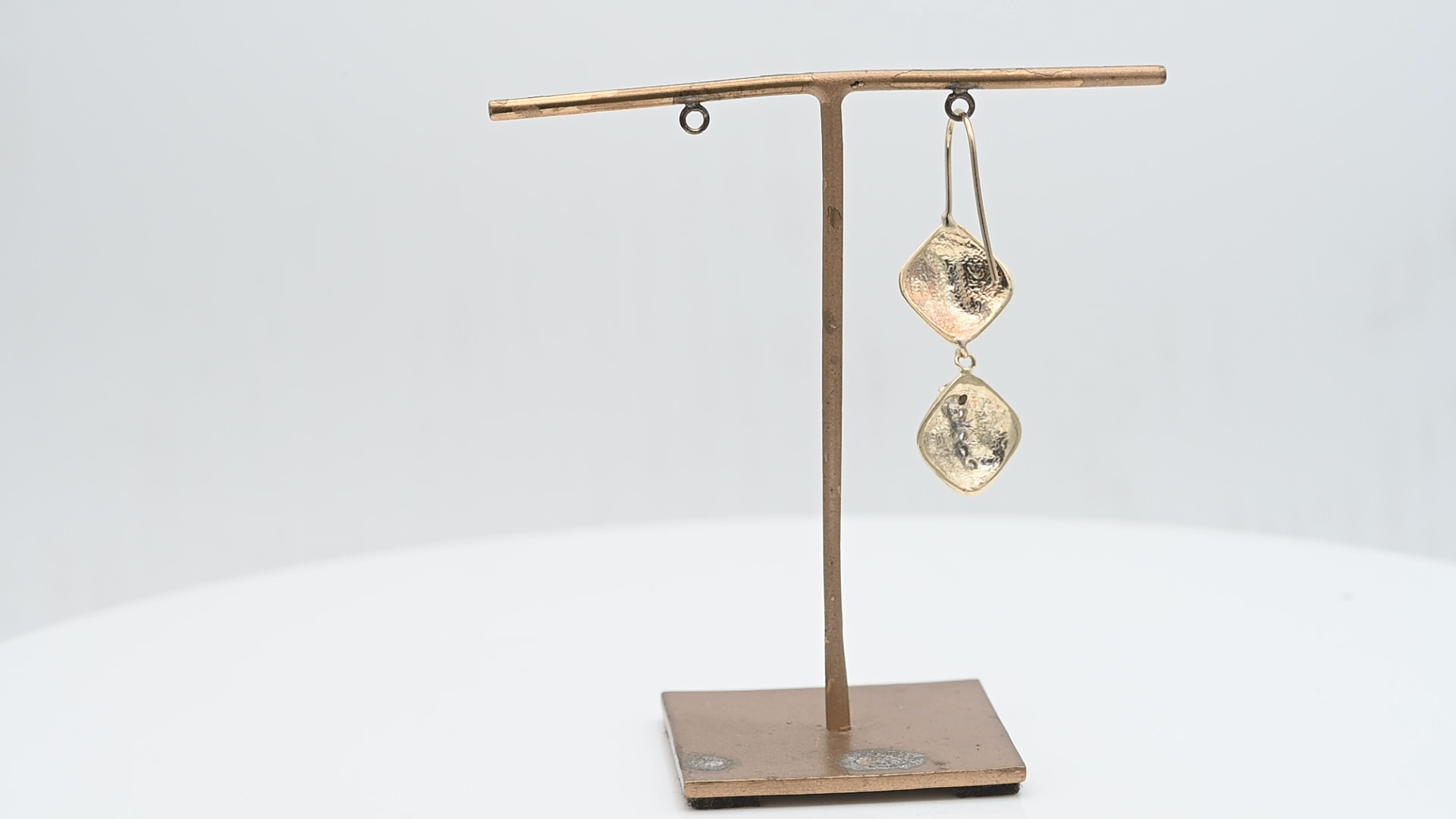 עגיל וינטאג בודד תלוי משובץ יהלומים, זהב 14K - מק"ט 12721