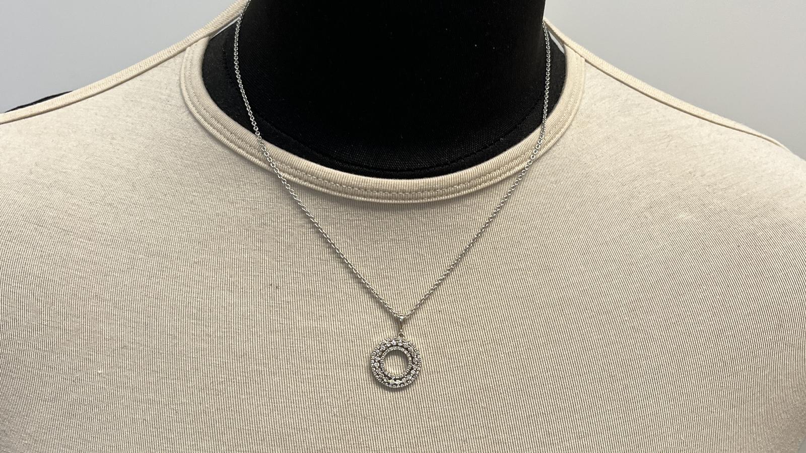 תליון עיגול בקוטר 1.5 ס"מ משובץ יהלומים, ללא שרשרת, זהב 14K - מק"ט 13197