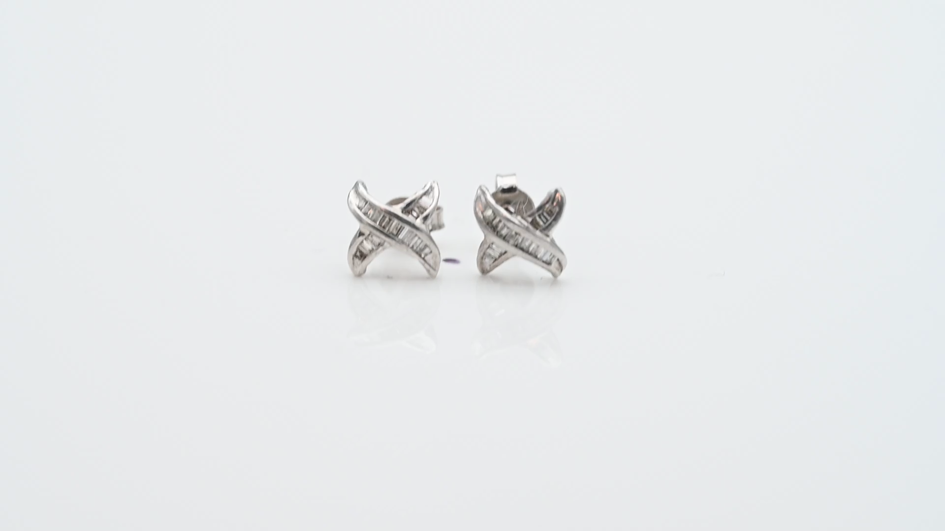 עגילי וינטאג צמודים בצורת X משובצים יהלומים בחיתוך באגט - מק"ט 13382, זהב 14K