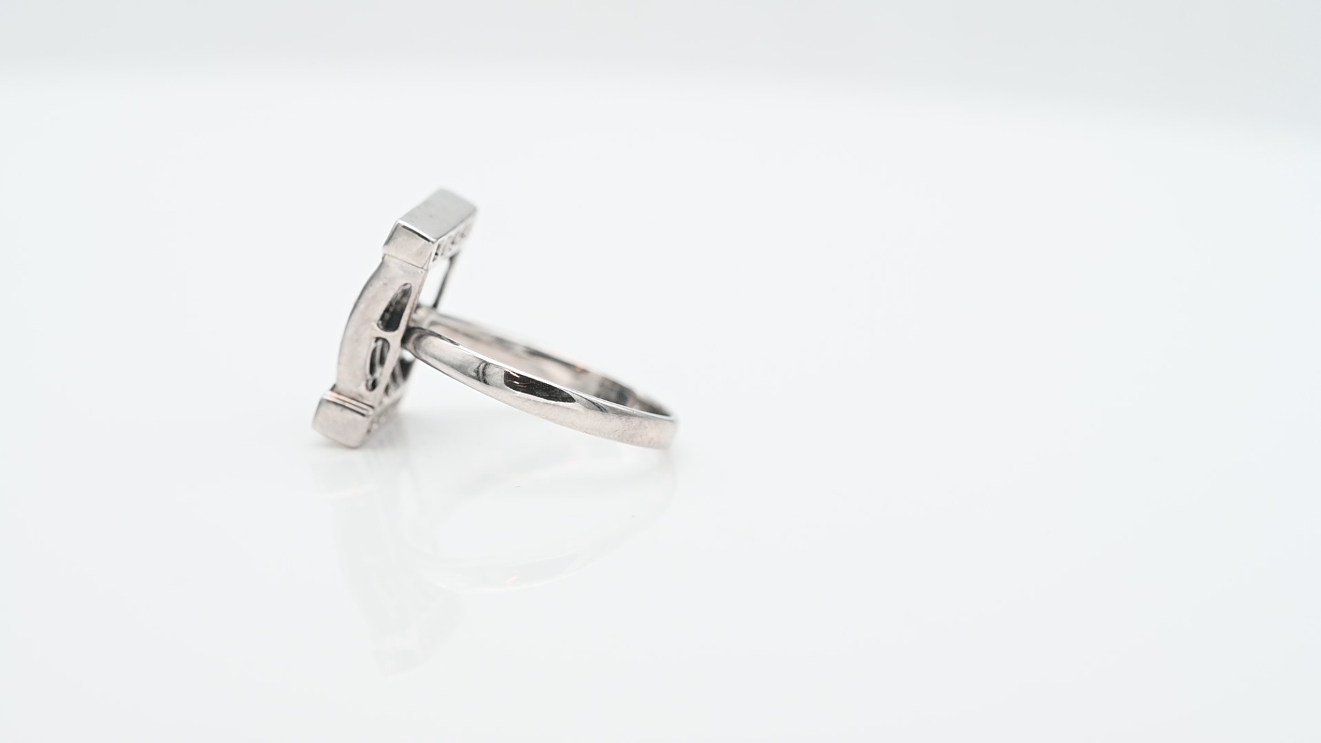 טבעת וינטאג משובצת אבני ספיר ויהלומים בחיתוך פרינסס - מק"ט 13651, זהב 14K