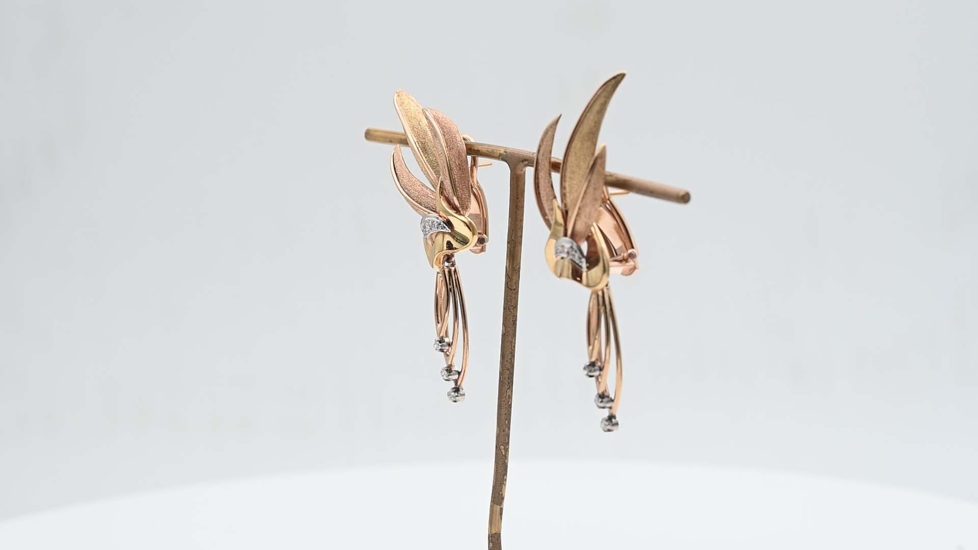 עגילי וינטג' תלויים משובצים יהלומים - מק"ט 13896, זהב 18K