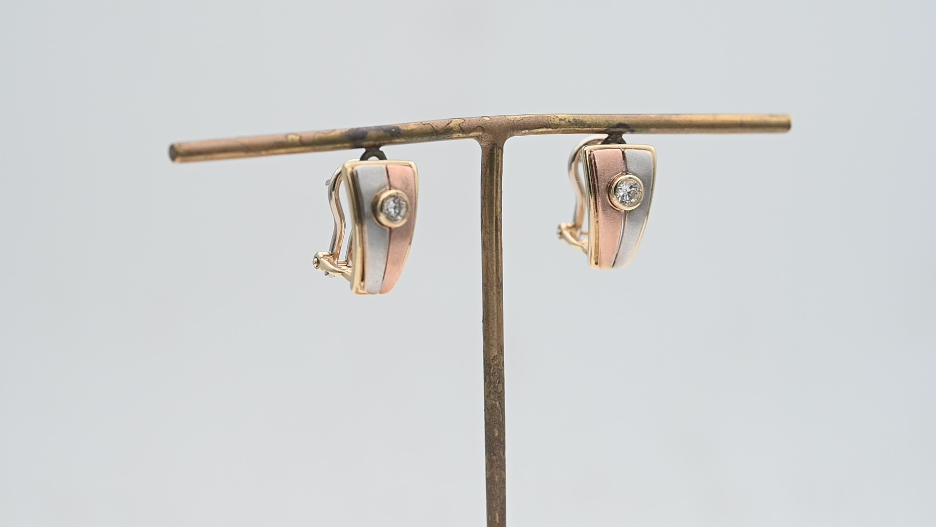 עגילי וינטג' צמודים משובצים יהלום - מק"ט 14342, זהב 14K