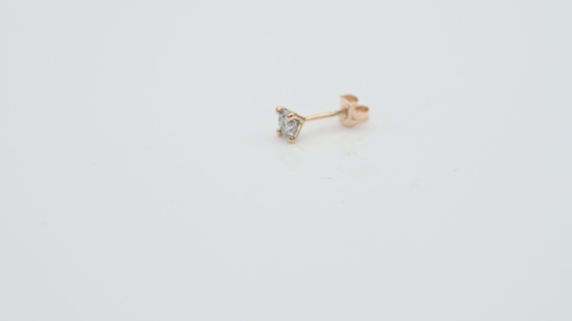 עגיל סוליטר בודד משובץ יהלום - מק"ט 14570, זהב 14K