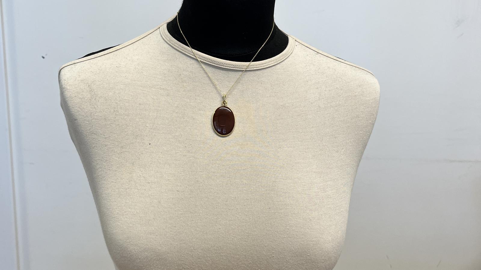 תליון עגול משובץ קרנליון, ללא שרשרת - מק"ט 14784, זהב 14K