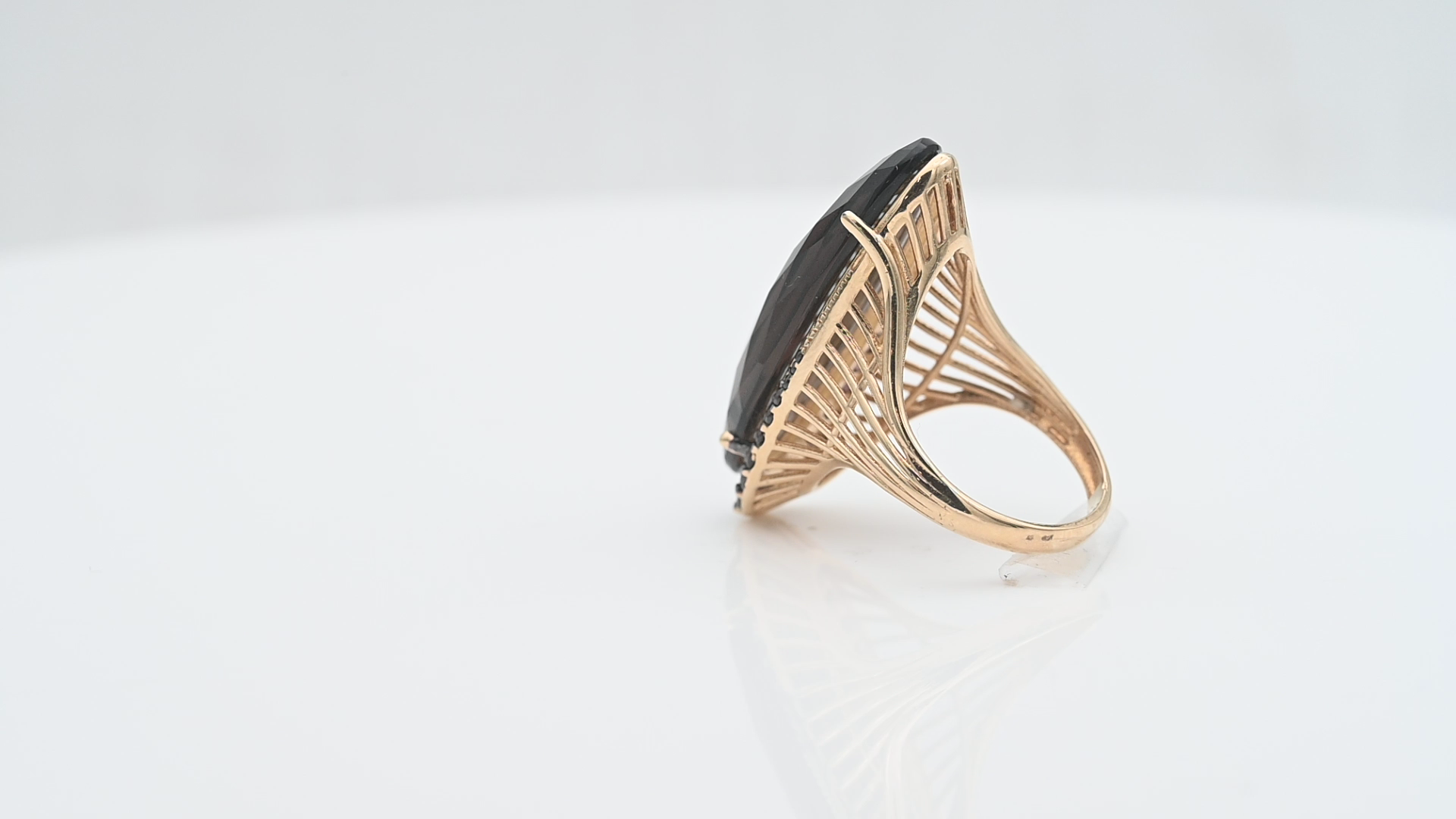 טבעת וינטג' משובצת סמוקי טופז ואבני גרנט - מק"ט 14921, זהב 14K