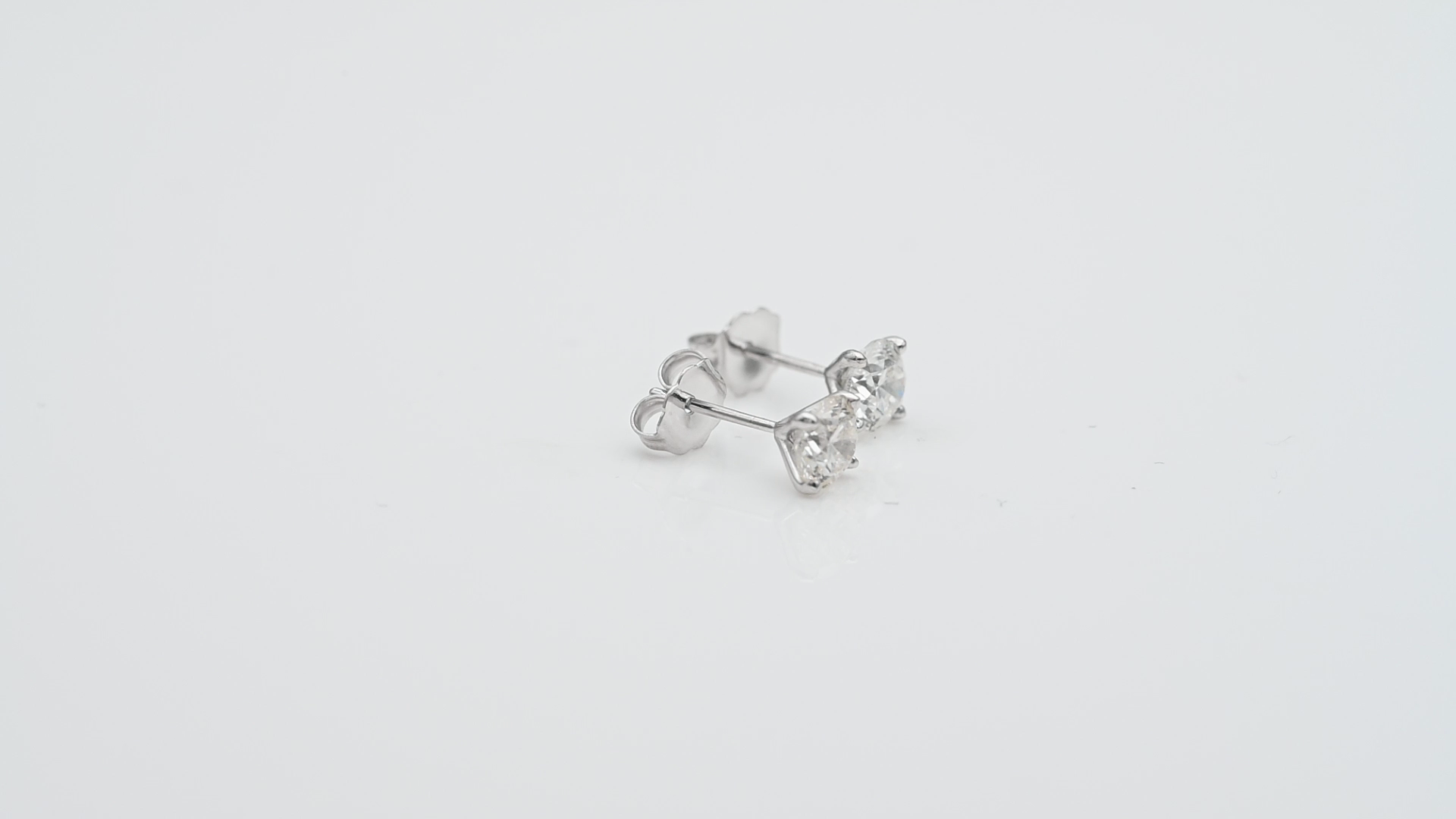 עגילי סוליטר צמודים משובצים יהלומים - מק"ט 15014, זהב 14K