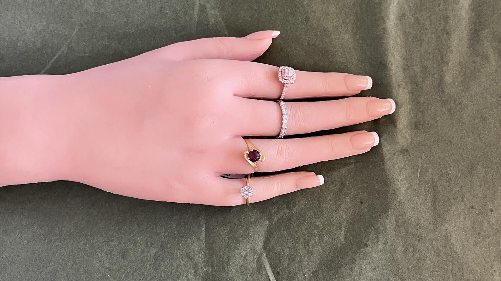 טבעת וינטג' משובצת יהלומים בחיתוך פרינסס ועגול - מק"ט 15159, זהב 14K