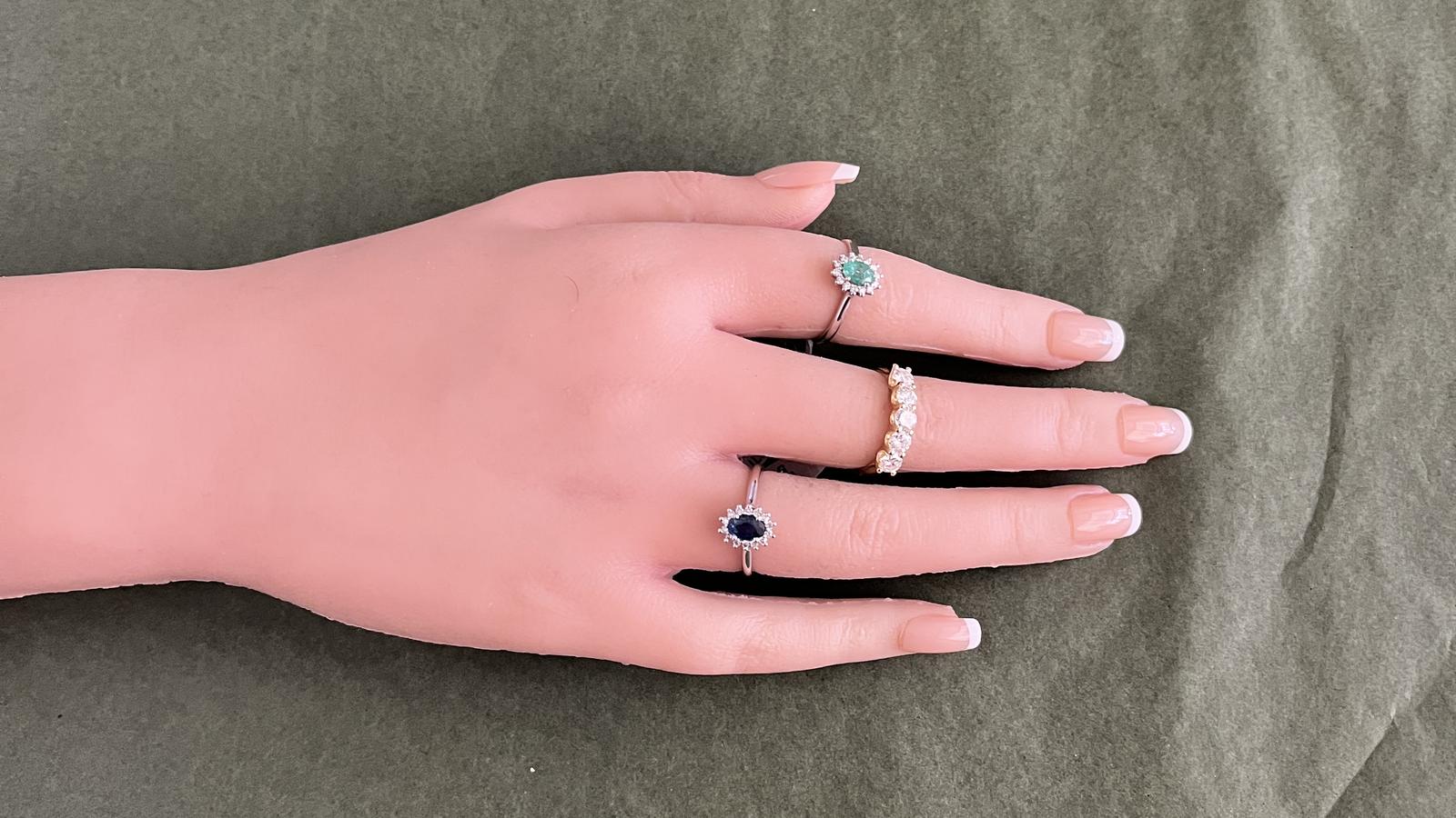 טבעת דיאנה משובצת אמרלד במשקל 0.41 קראט ויהלומים - מק"ט 15260, זהב 14K