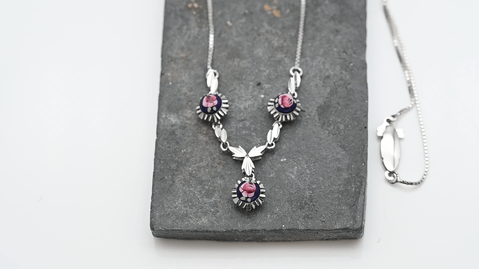 תליון וינטאג עם 3 כדורי אמייל, זהב 18K - מק"ט 31390