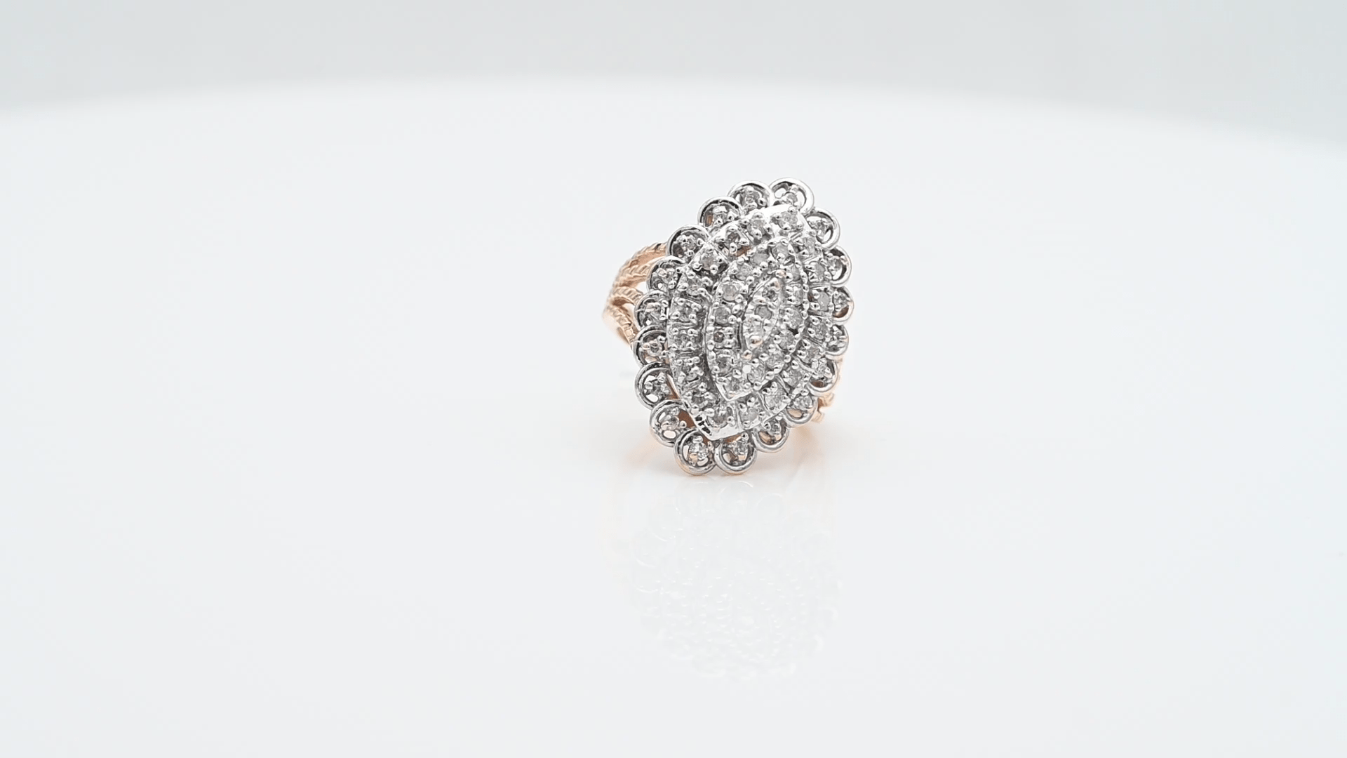 טבעת וינטאג בצורת מרקיזה משובצת יהלומים, זהב 10K - מק"ט 31664