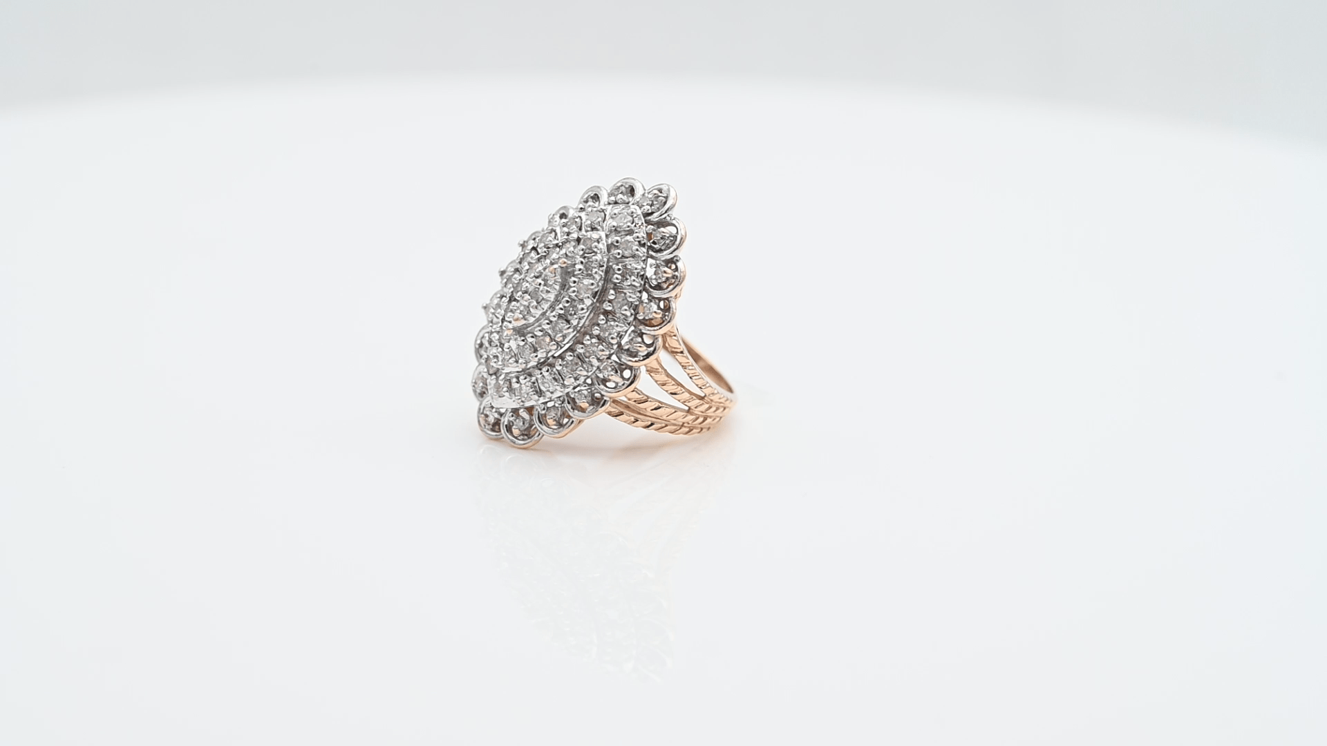 טבעת וינטאג בצורת מרקיזה משובצת יהלומים, זהב 10K - מק"ט 31664