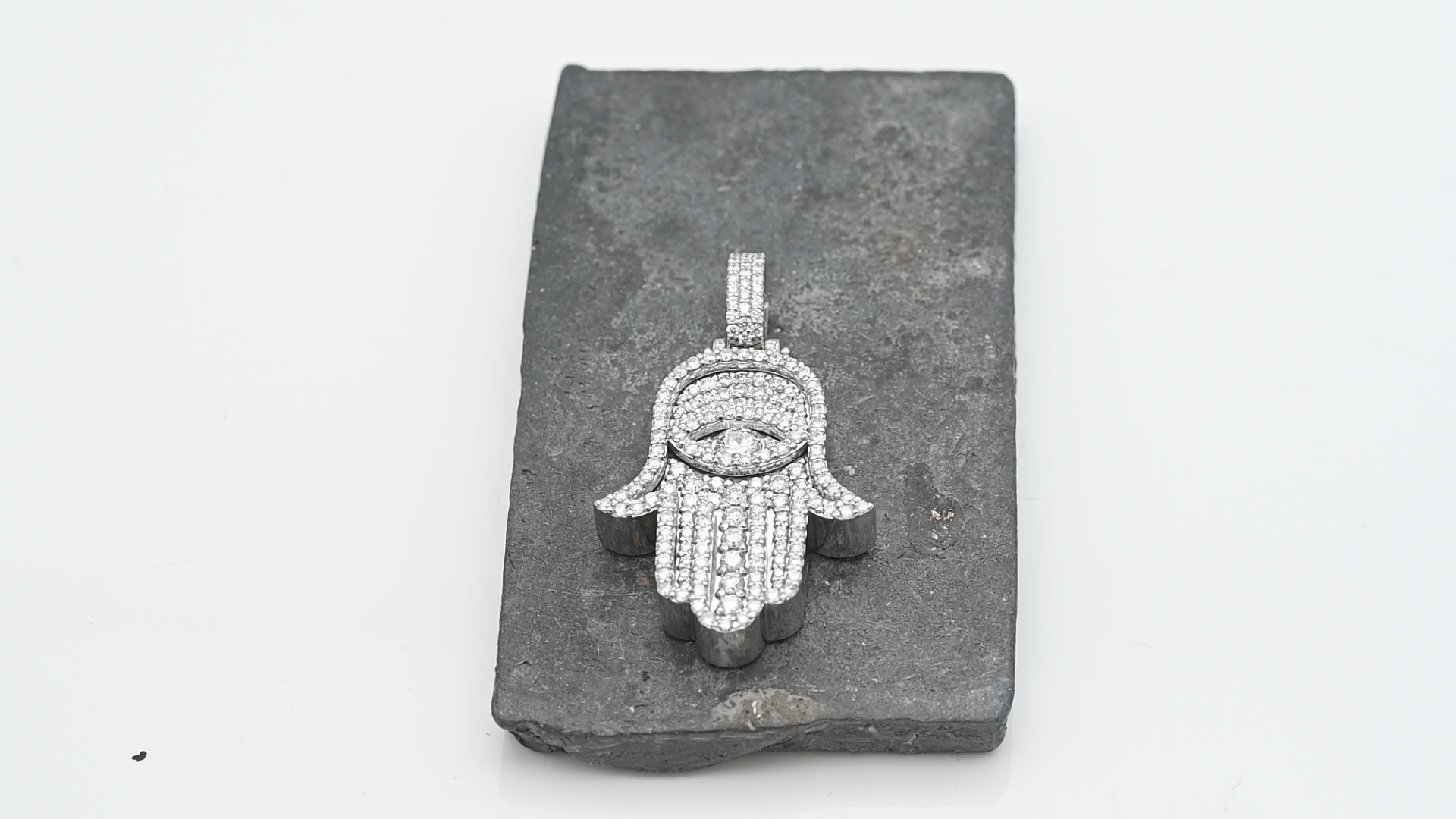 תליון חמסה משובץ יהלומים במשקל כולל של כ 5.26 קראט, זהב 14K - לא כולל שרשרת - מק"ט 31815