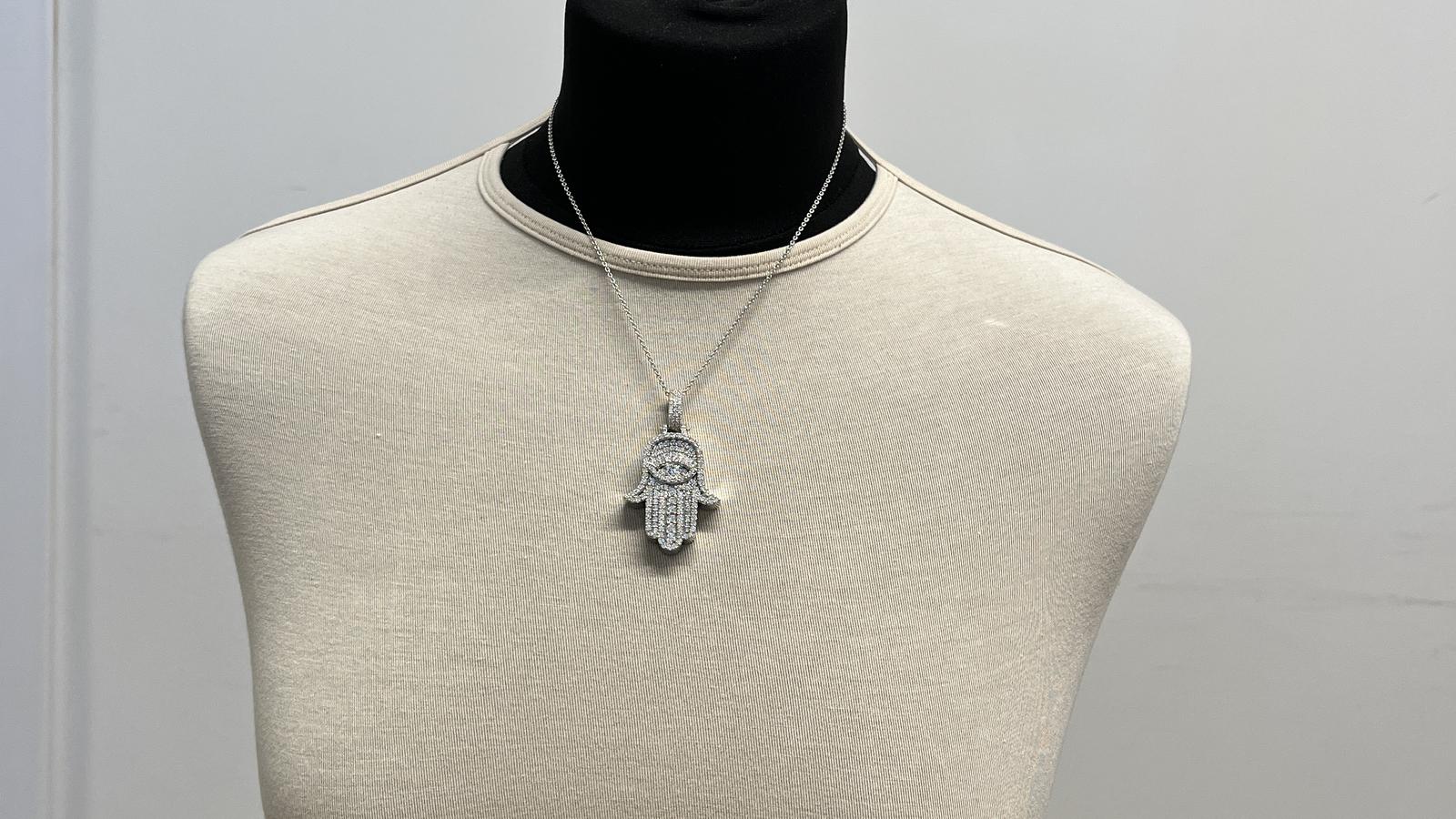 תליון חמסה משובץ יהלומים במשקל כולל של כ 5.26 קראט, זהב 14K - לא כולל שרשרת - מק"ט 31815