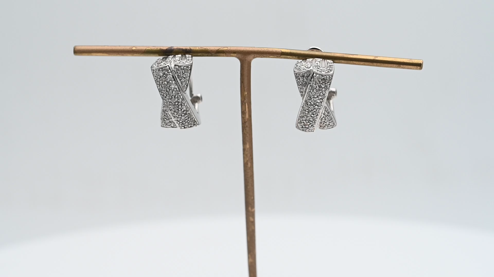 עגילי וינטאג בצורת X משובצים יהלומים, זהב 14K - מק"ט 32183