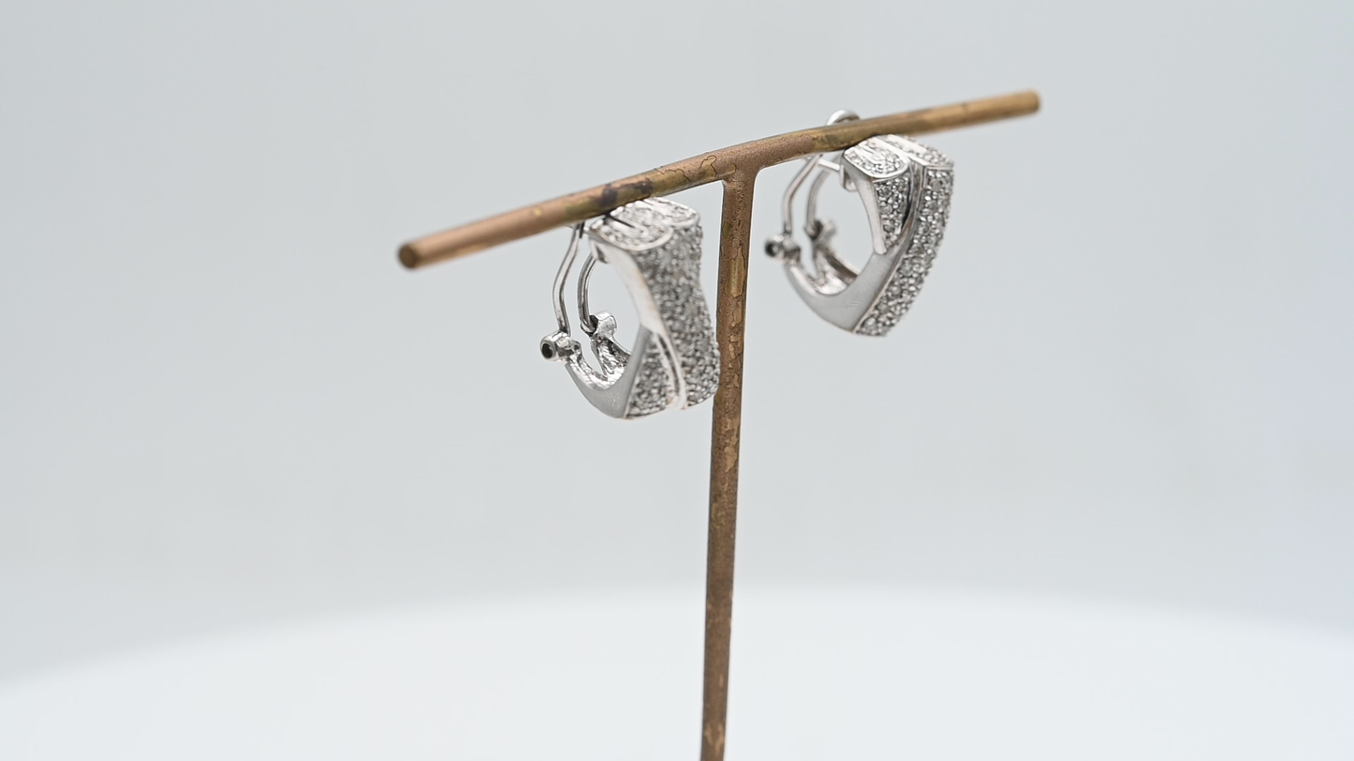 עגילי וינטאג בצורת X משובצים יהלומים, זהב 14K - מק"ט 32183