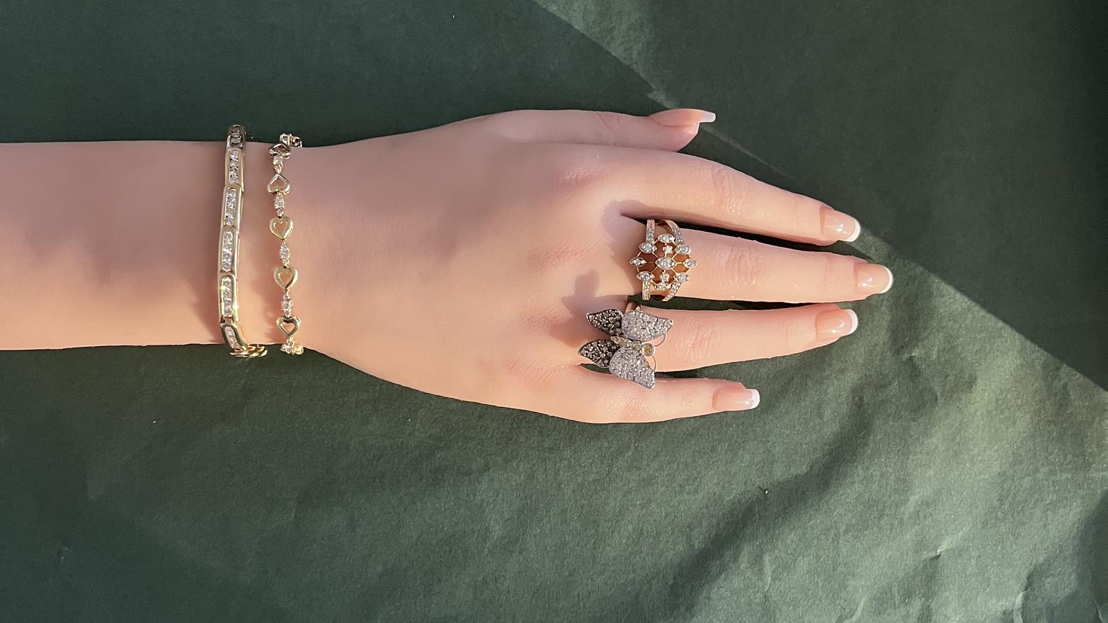 טבעת וינטאג בצורת פרפר משובצת יהלומים לבנים, חומים וספיר צהוב, זהב 18K - מק"ט 32131