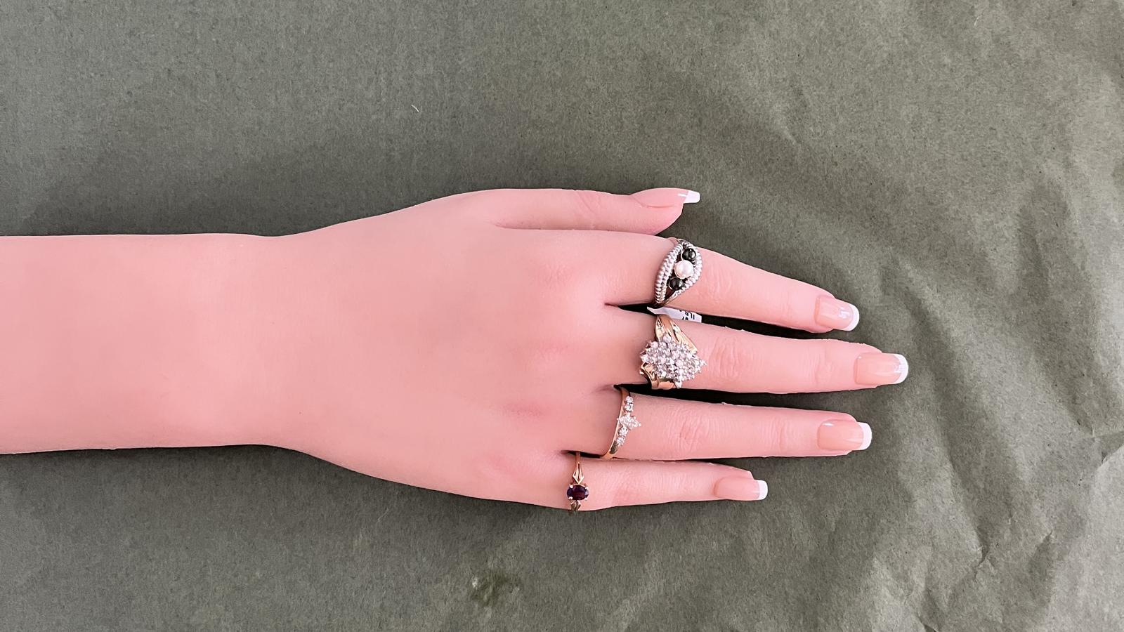 טבעת וינטאג משובצת פנינים - מק"ט 32456, זהב 10K