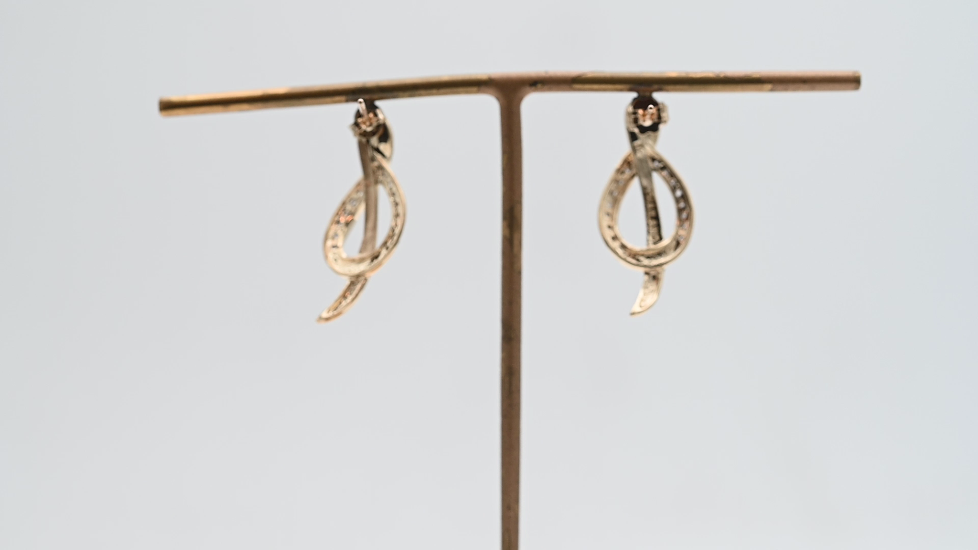 עגילי וינטאג צמודים משובצים יהלומים - מק"ט 32473, זהב 10K