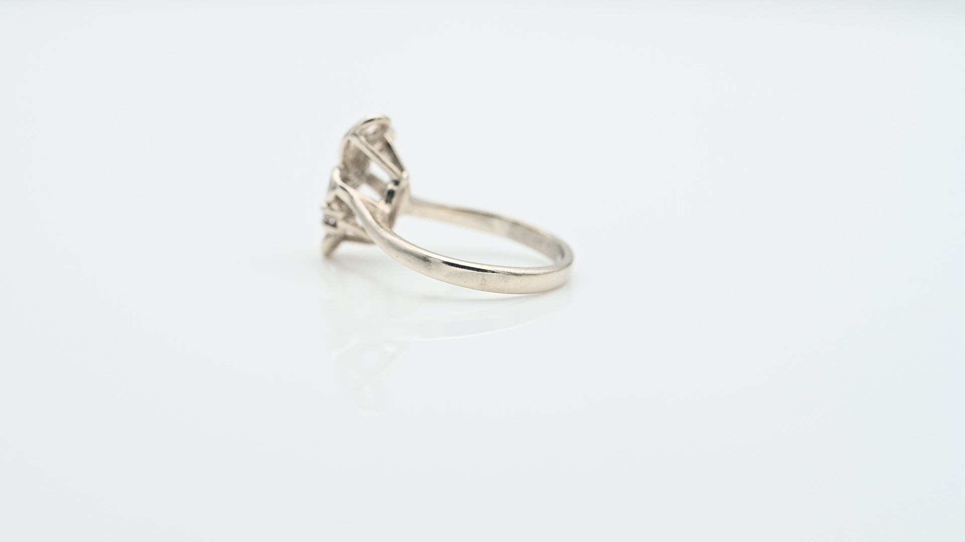 טבעת וינטג' אינפיניטי משובצת יהלומים - מק"ט 32723, זהב 9-14K