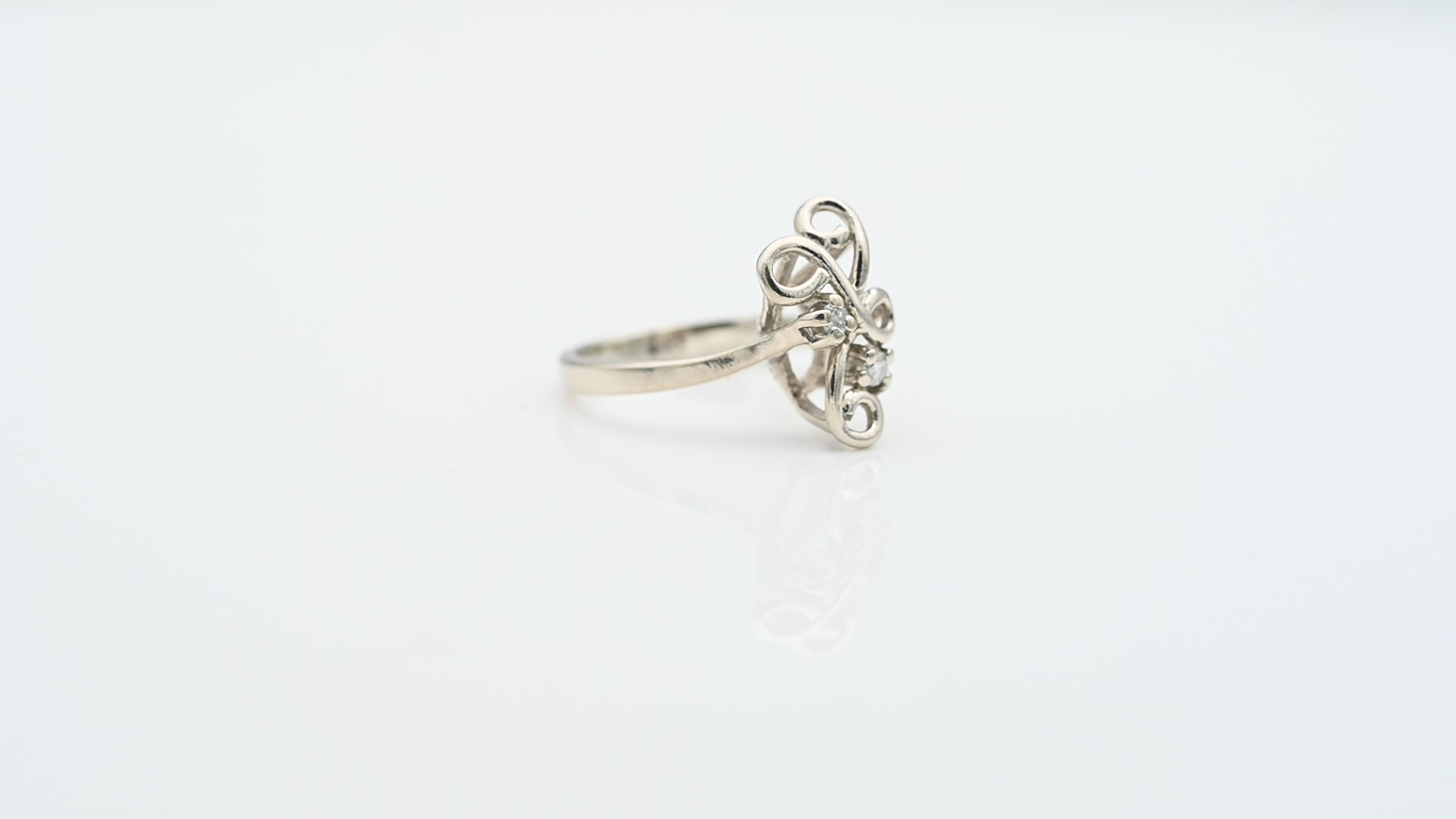 טבעת וינטג' אינפיניטי משובצת יהלומים - מק"ט 32723, זהב 9-14K