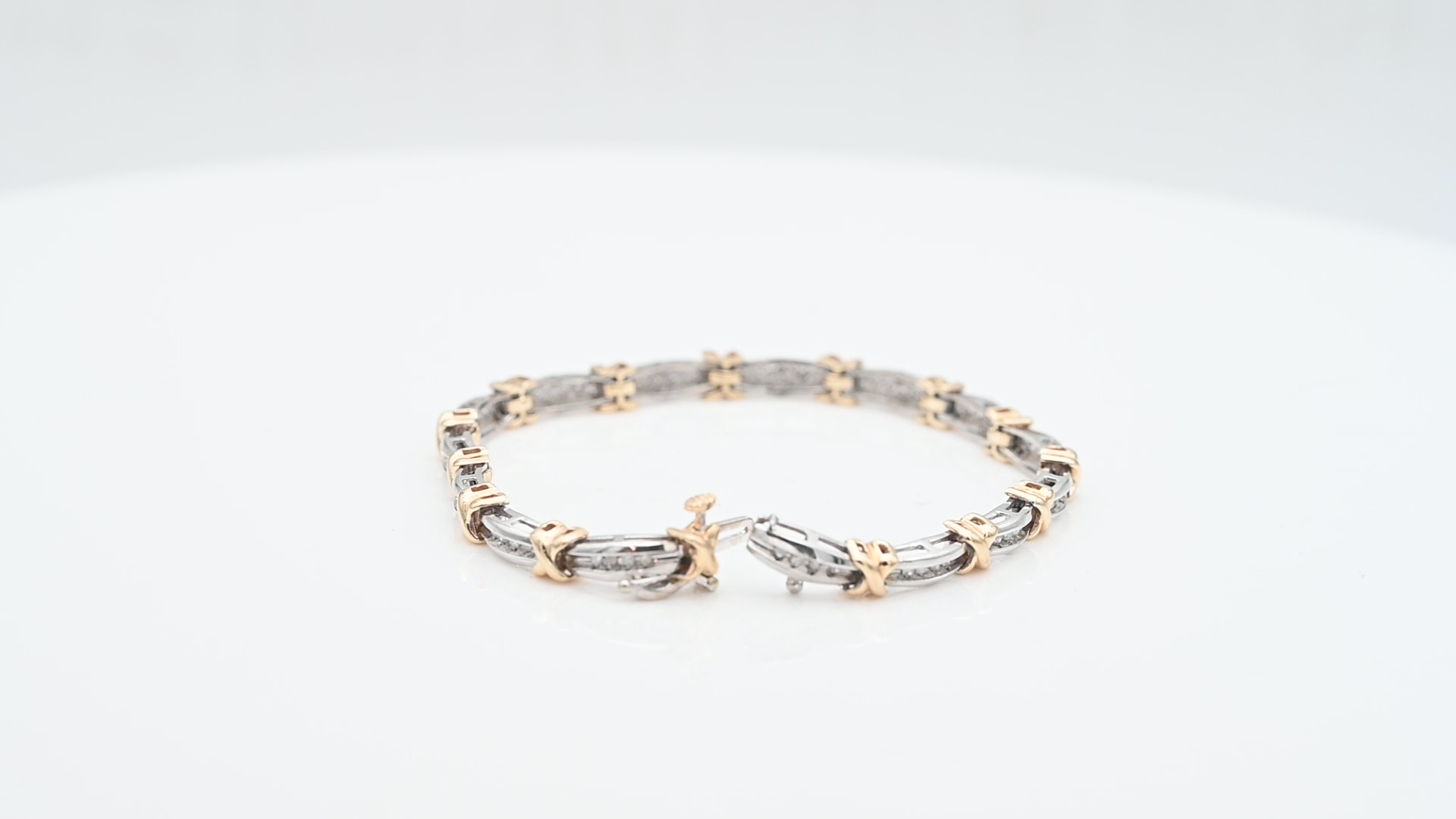 צמיד וינטג' איקסים משובץ יהלומים - מק"ט 32986, זהב 10K