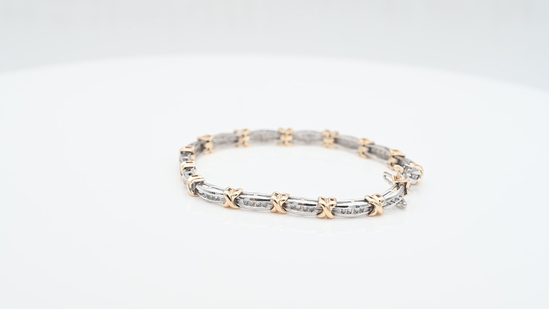 צמיד וינטג' איקסים משובץ יהלומים - מק"ט 32986, זהב 10K