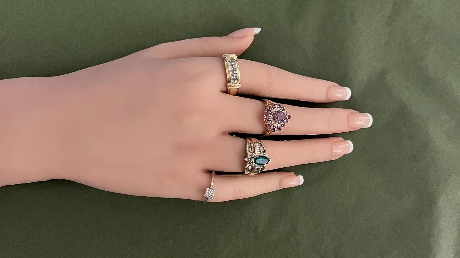 טבעת וינטג' משובצת ארבעה יהלומים בשיבוץ בלתי נראה - מק"ט 13819, זהב 18K