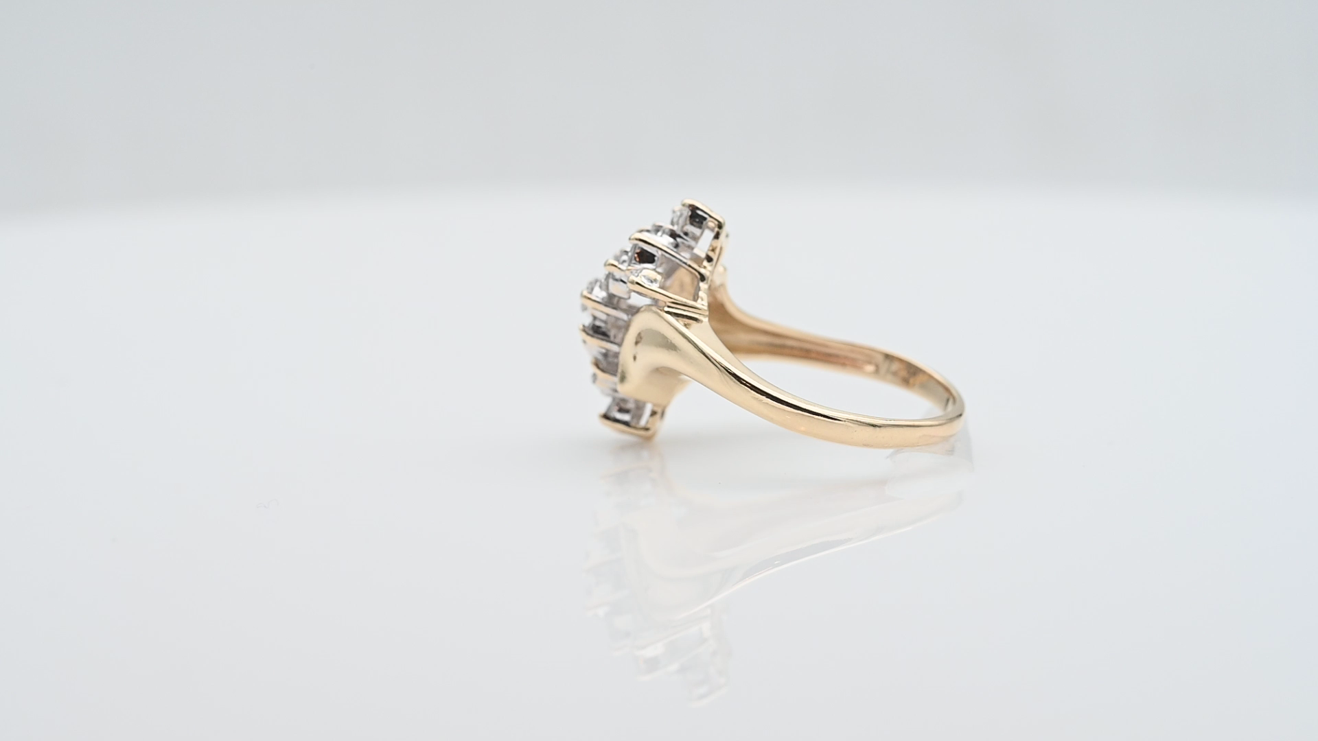 טבעת וינטג' משובצת יהלומים - מק"ט 33034, זהב 9-14K