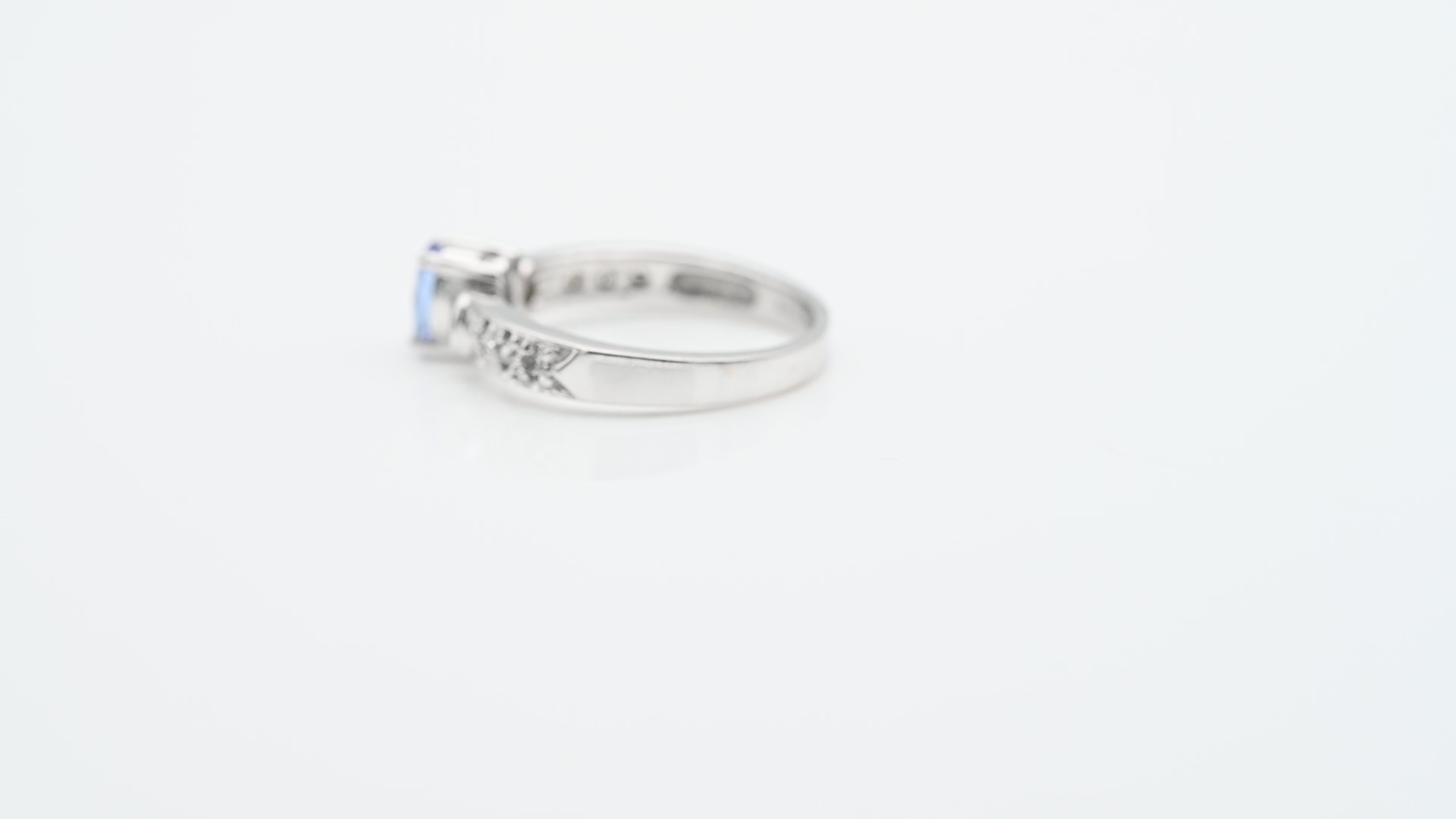 טבעת וינטג' משובצת טנזנייט ויהלומים - מק"ט 33099, זהב 14K