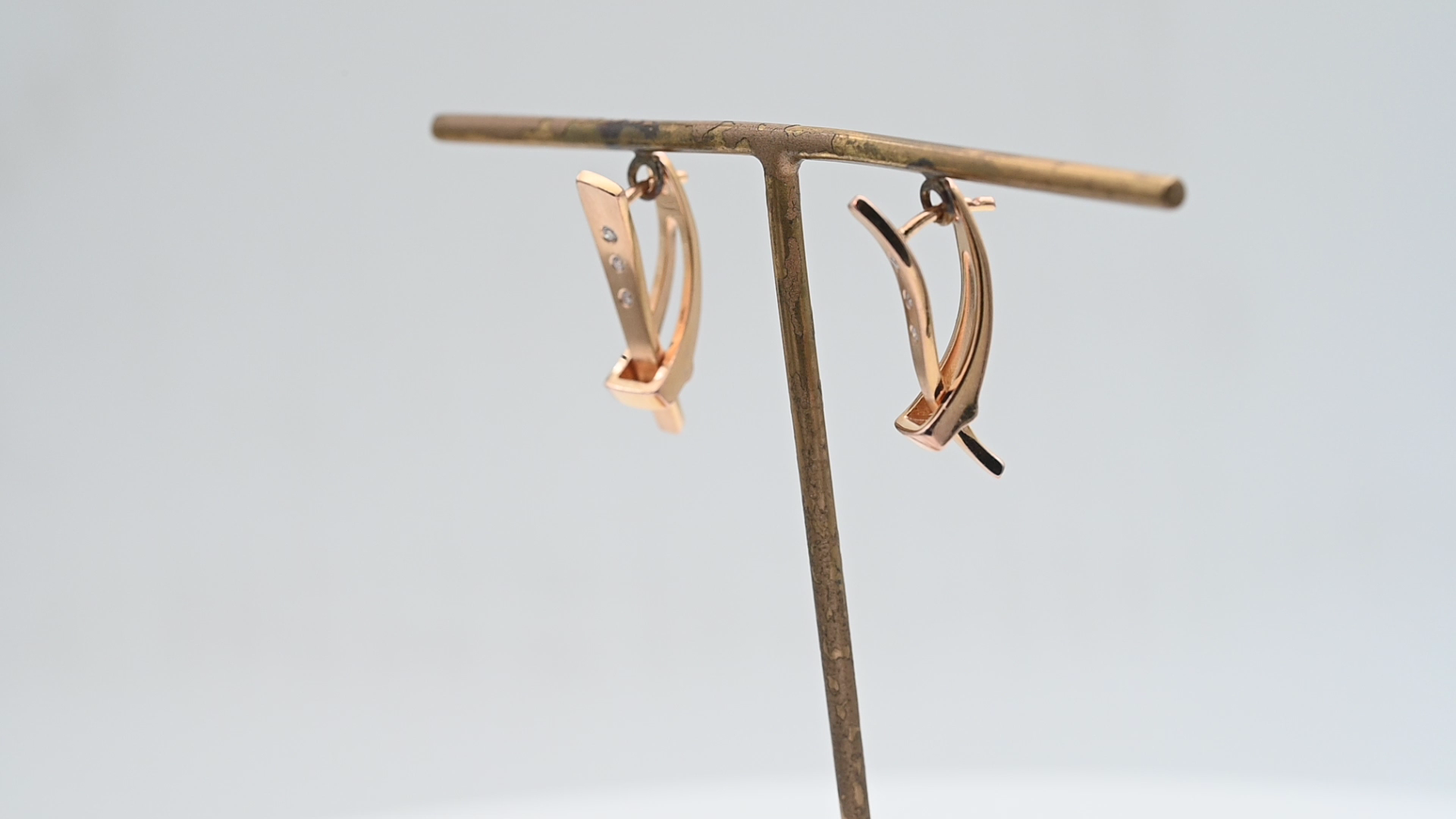 עגיל וינטג' משובץ יהלומים - מק"ט 33128, זהב 14K