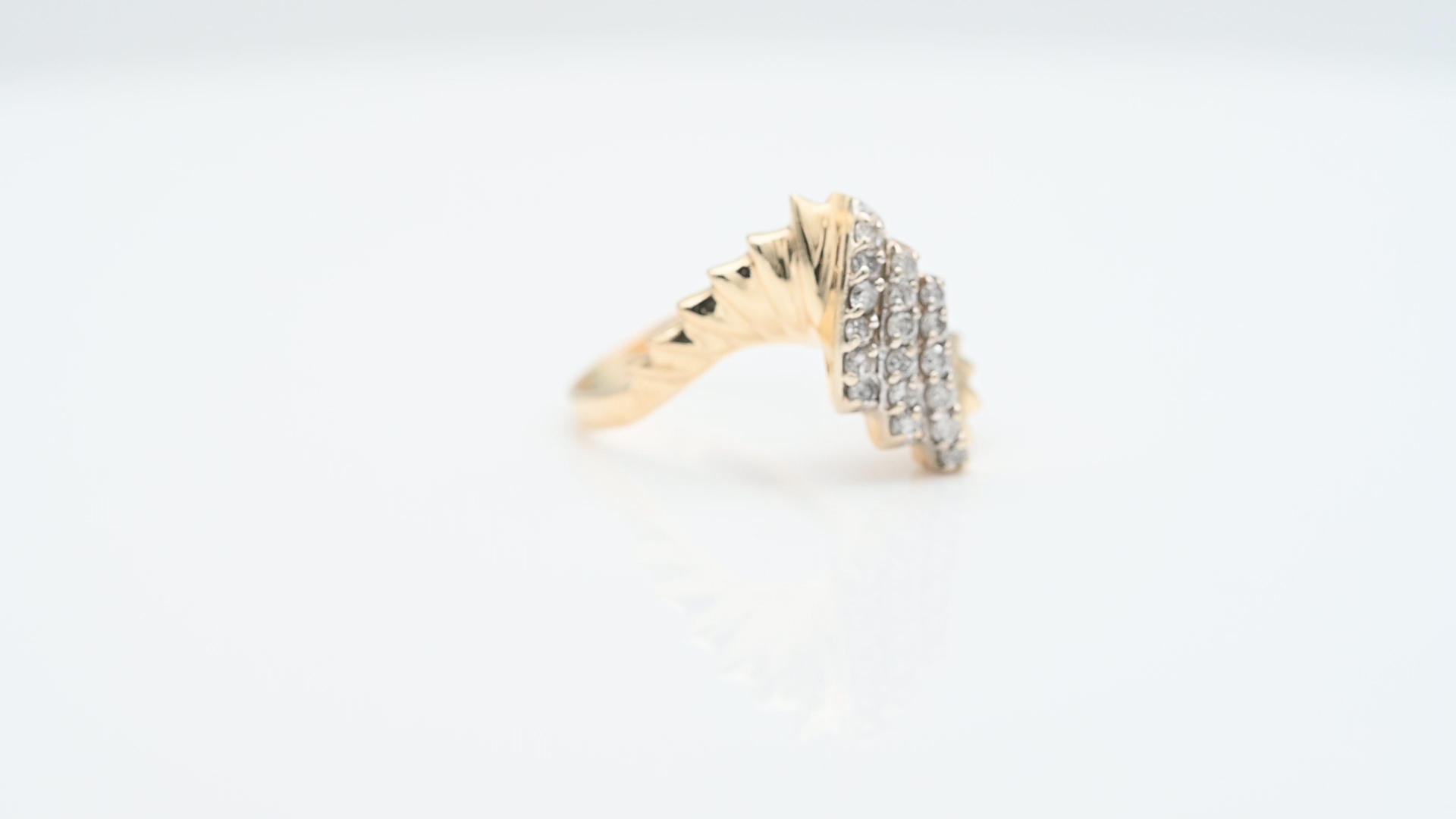 טבעת וינטג' משובצת יהלומים - מק"ט 33175, זהב 14K