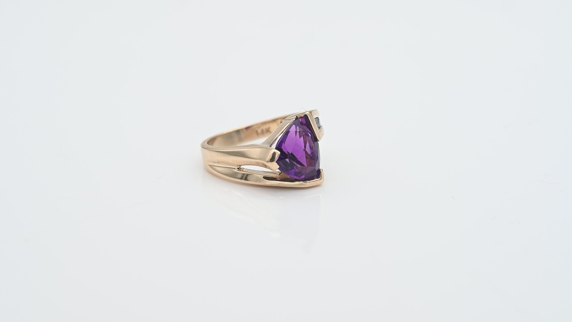 טבעת וינטג' משובצת אמטיסט ויהלומים - מק"ט 33199, זהב 14K
