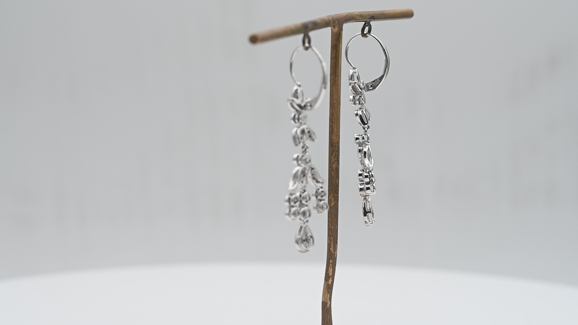 עגילי שנדליר משובצים יהלומים - מק"ט 33332, זהב 14K