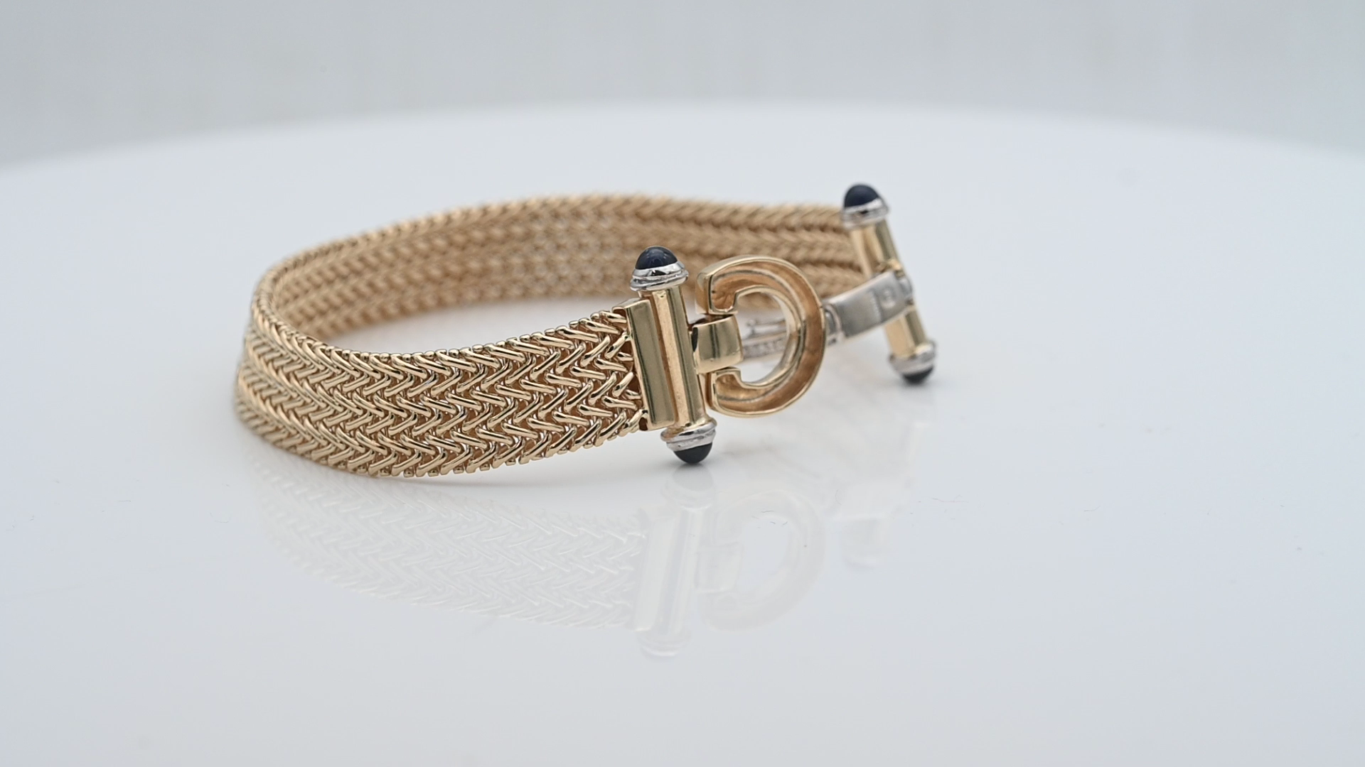 צמיד וינטג' איטלקי ברוחב 12.3 מ"מ, סוגר משובץ יהלומים ואבני ספיר בחיתוך קבושון - מק"ט 33348, זהב 14K