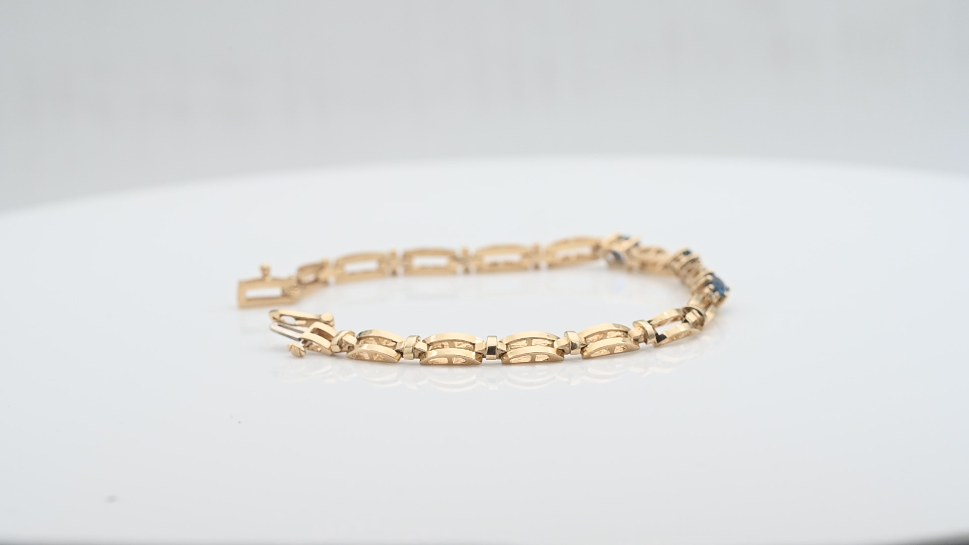 צמיד וינטג' משובץ שלושה ספירים בחיתוך אובל ויהלומים - מק"ט 33354, זהב 14K