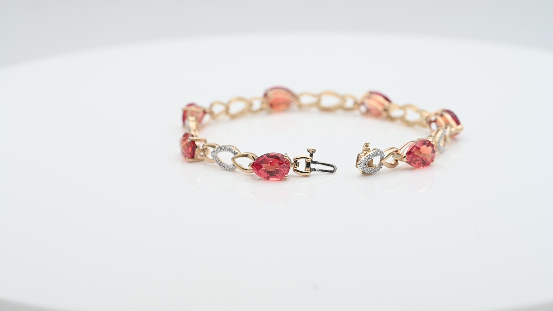 צמיד וינטג' משובץ אבנים בגוון כתום בחיתוך טיפה ויהלומים - מק"ט 33398, זהב 10K