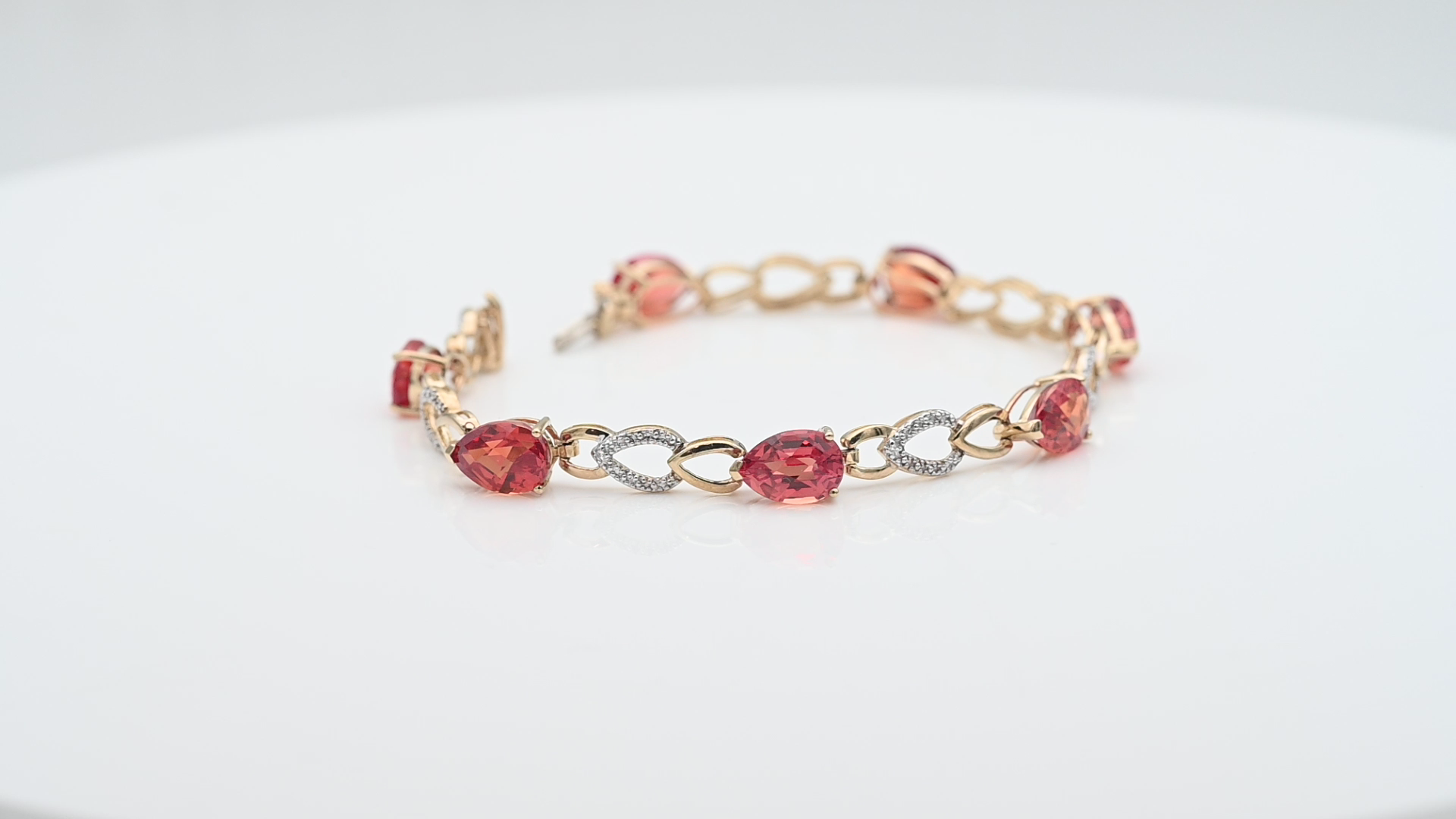 צמיד וינטג' משובץ אבנים בגוון כתום בחיתוך טיפה ויהלומים - מק"ט 33398, זהב 10K