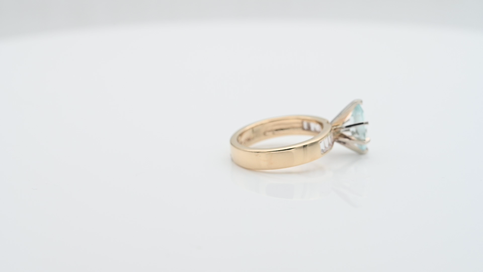 טבעת וינטג' משובצת אקווה מרין ויהלומים בחיתוך בגט - מק"ט 33446, זהב 14K