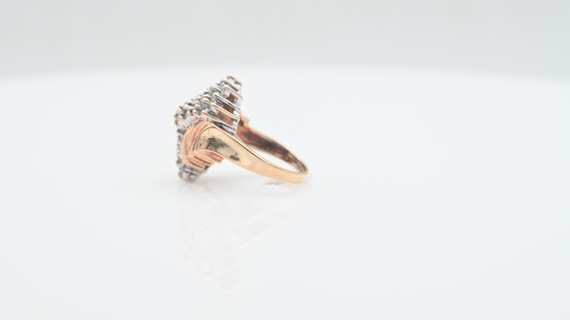 טבעת וינטג' משובצת יהלומים - מק"ט 33560, זהב 10K