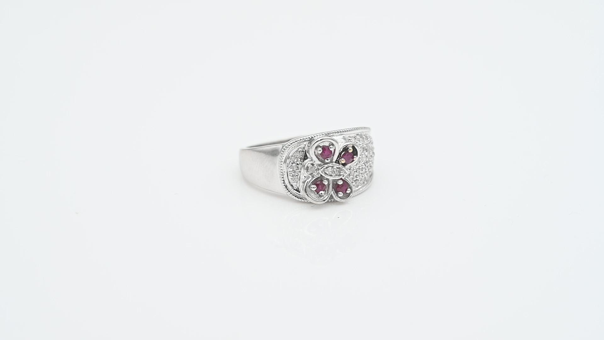 טבעת וינטג', פרפר, משובצת אבני רובי ויהלומים - מק"ט 33668, זהב 10K