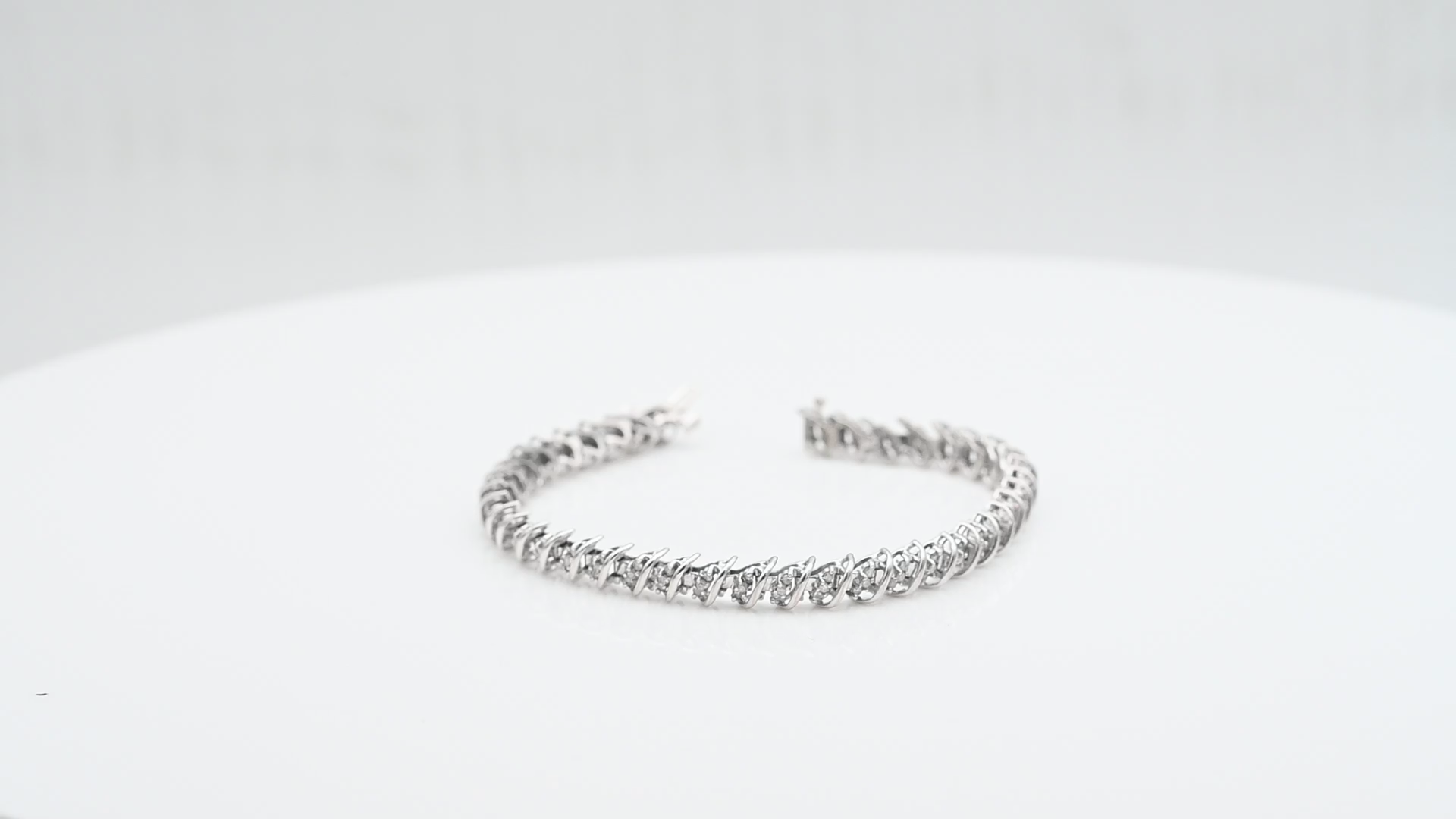 צמיד וינטג' משובץ יהלומים, ברוחב 6 מ"מ - מק"ט 33708, זהב 10K