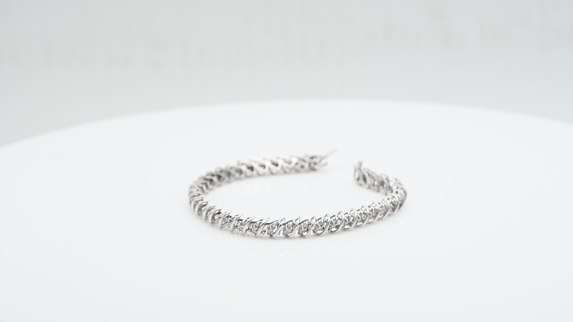 צמיד וינטג' משובץ יהלומים, ברוחב 6 מ"מ - מק"ט 33708, זהב 10K