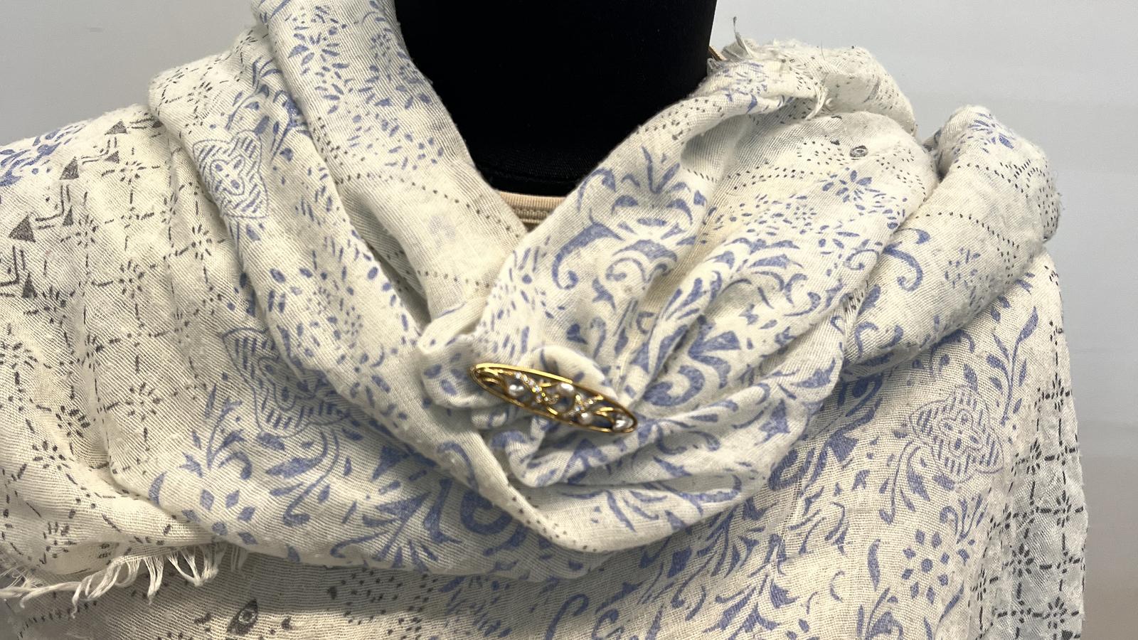 תליון סיכה מאורך משובץ פנינים ויהלומים, זהב 14K - מק"ט 50190