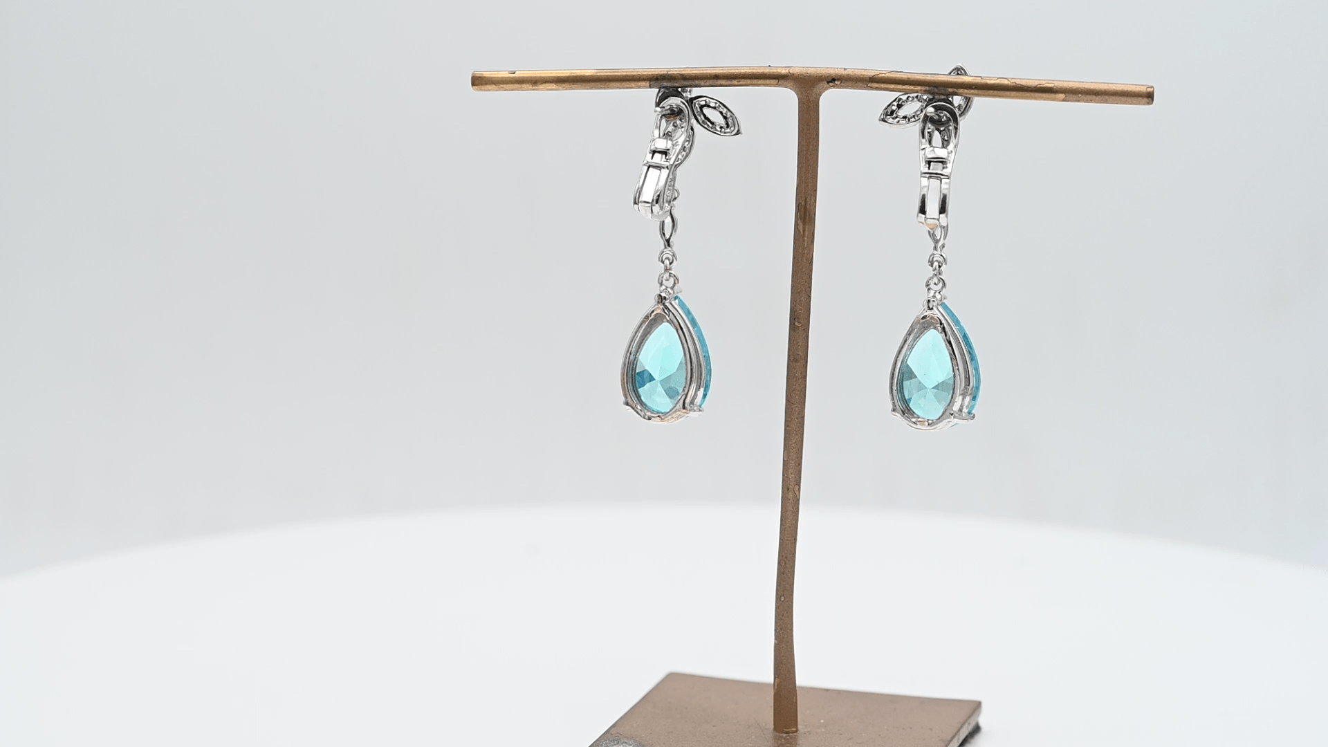 עגילי וינטאג משובצים בלו טופז ויהלומים, זהב 14K - מק"ט 50316