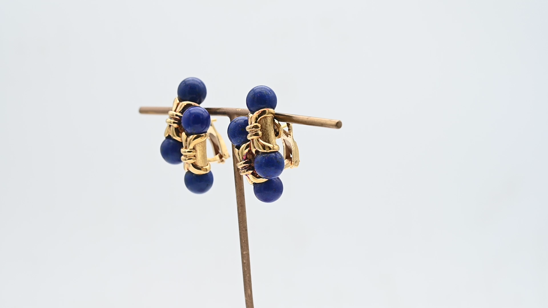 עגילי וינטאג משובצים אבני לאפיס כדוריות, זהב 18K - מק"ט 50504