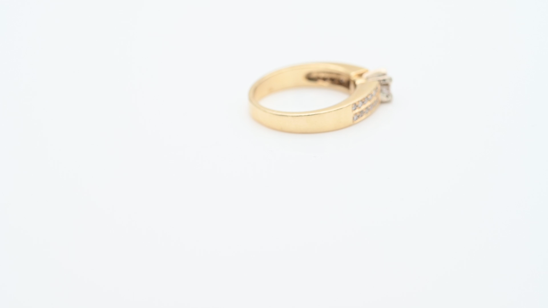 טבעת משובצת יהלומים - מק"ט 50735, זהב 14K