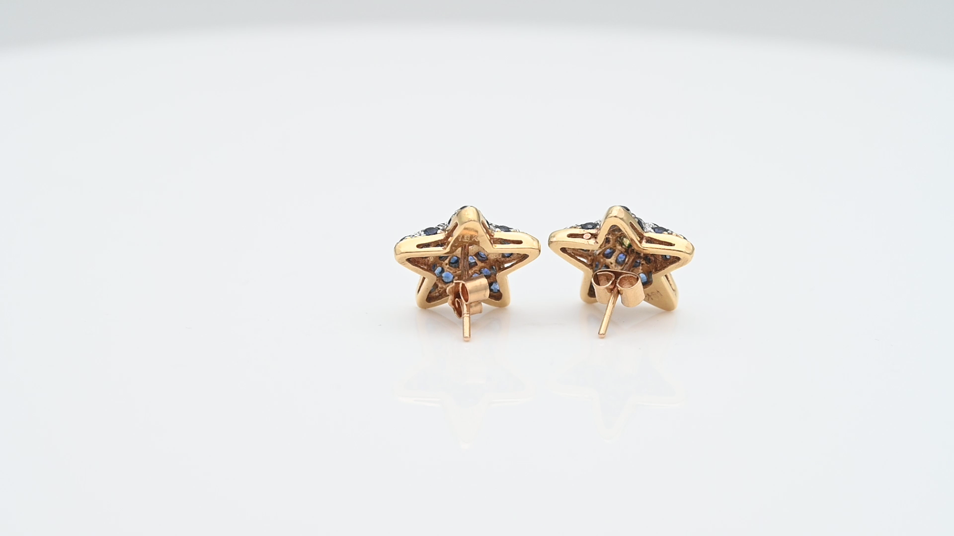 עגילי וינטג' צמודים בקוטר 15 מ"מ משובצים אבני ספיר ויהלומים - מק"ט 50778, זהב 18K